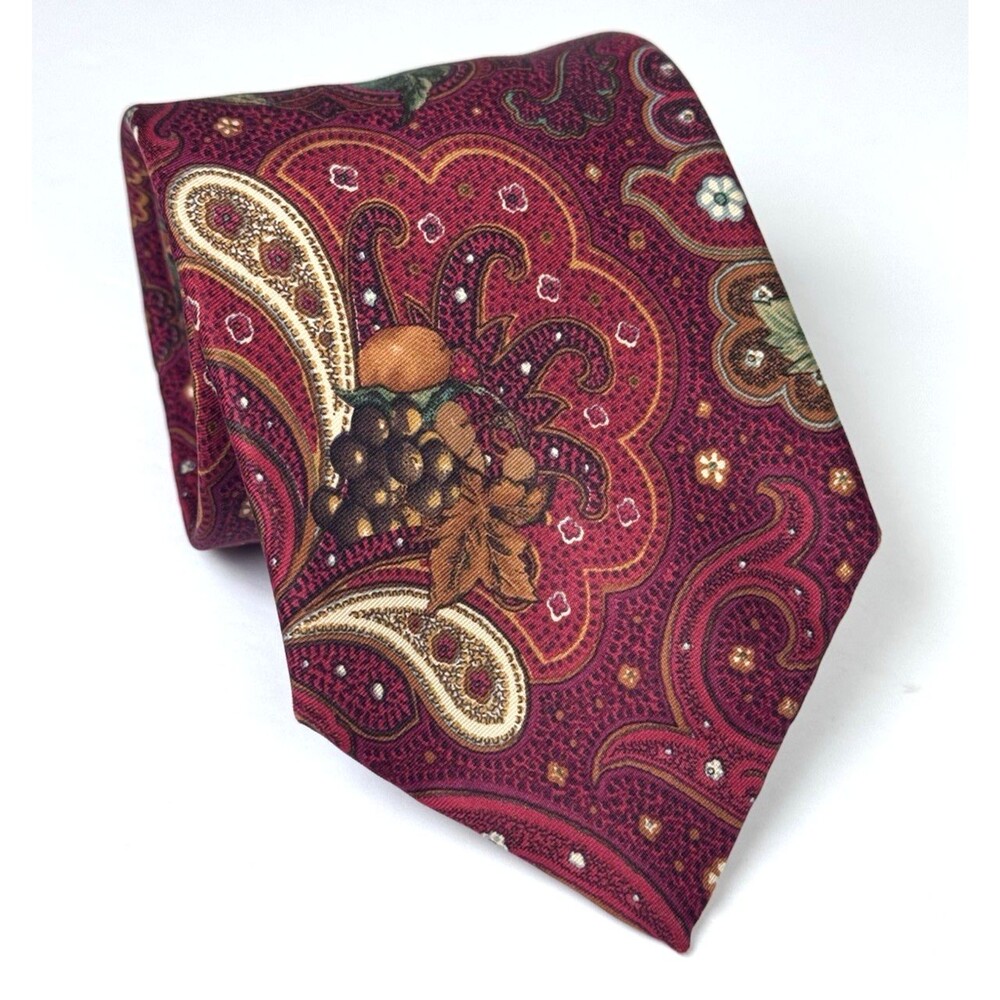 Burberrys Silk Tie Mens Burgundy Paisley‎ Floral Vintage Made in England Luxury